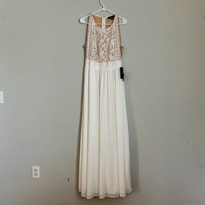NWT Lulus wedding dress in size large.